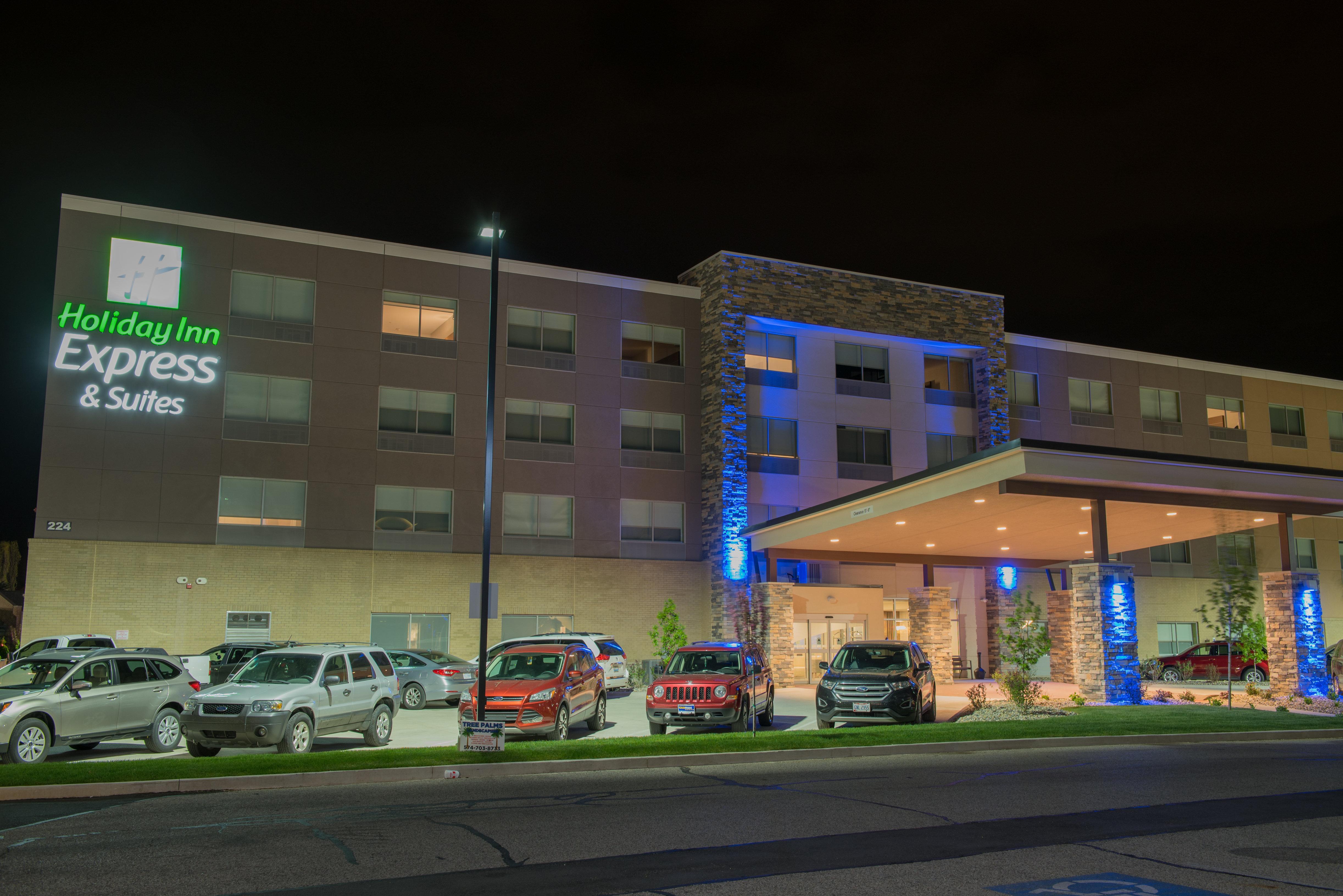 Holiday Inn Express & Suites - Dayton Southwest By Ihg Exterior photo