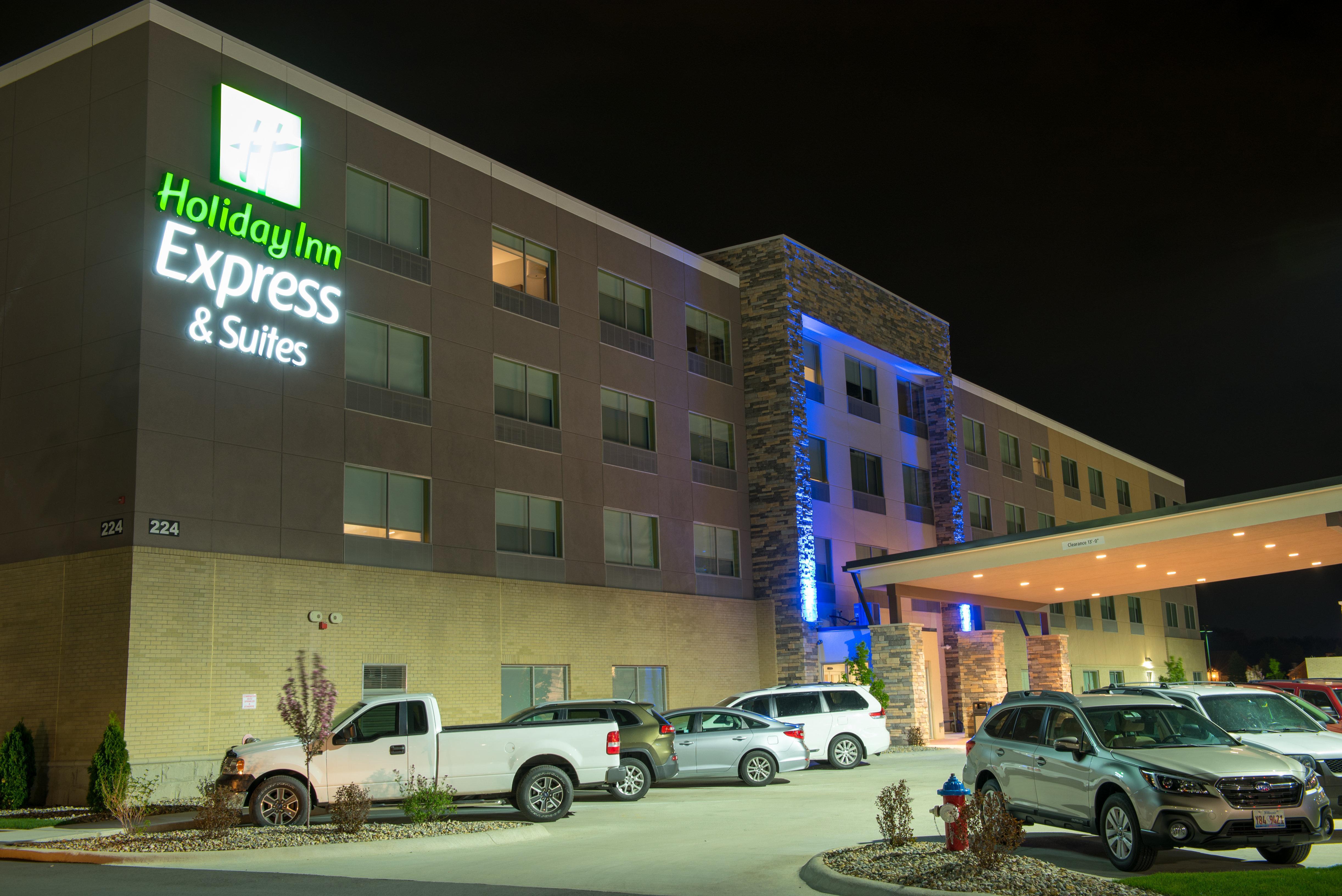 Holiday Inn Express & Suites - Dayton Southwest By Ihg Exterior photo