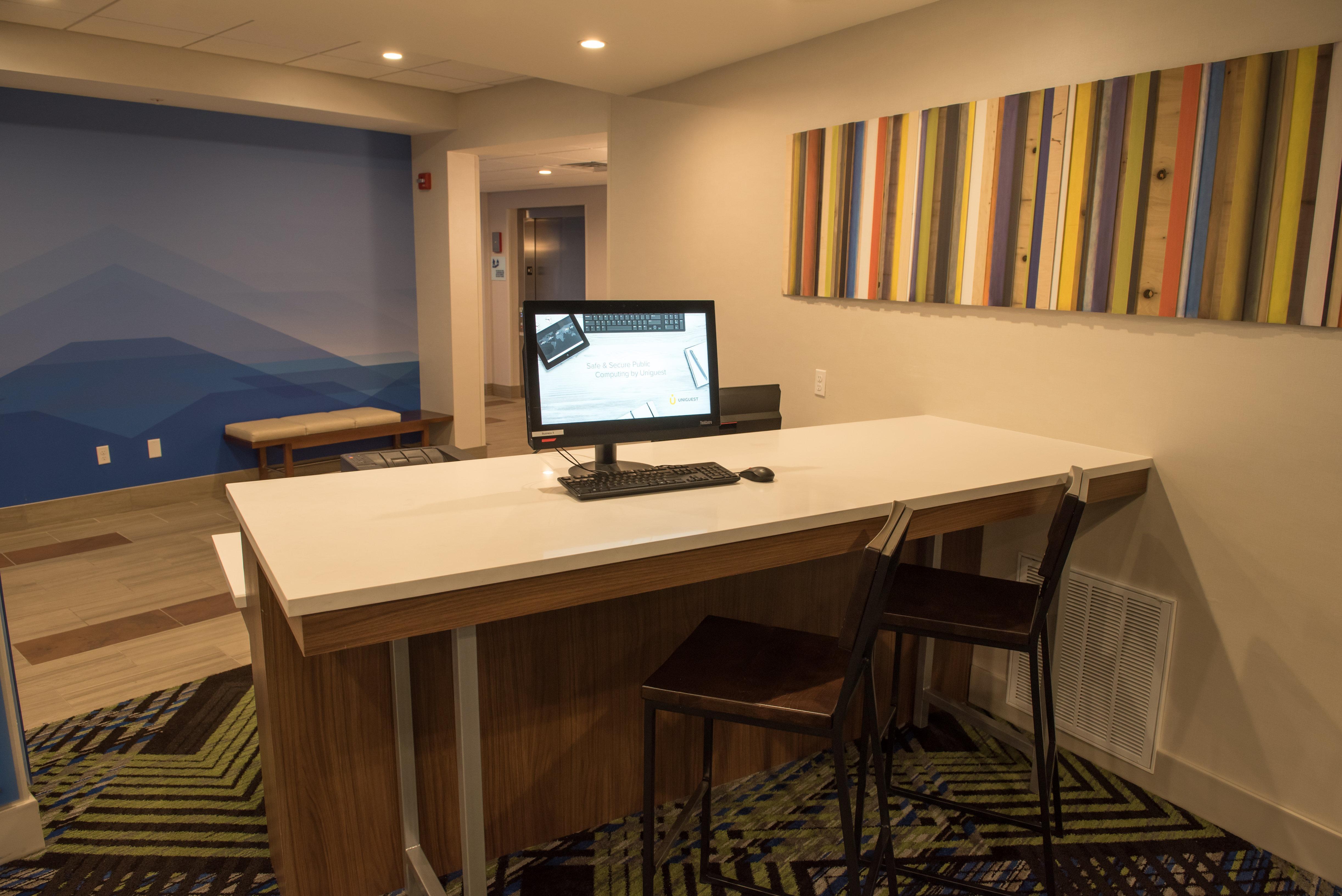 Holiday Inn Express & Suites - Dayton Southwest By Ihg Exterior photo