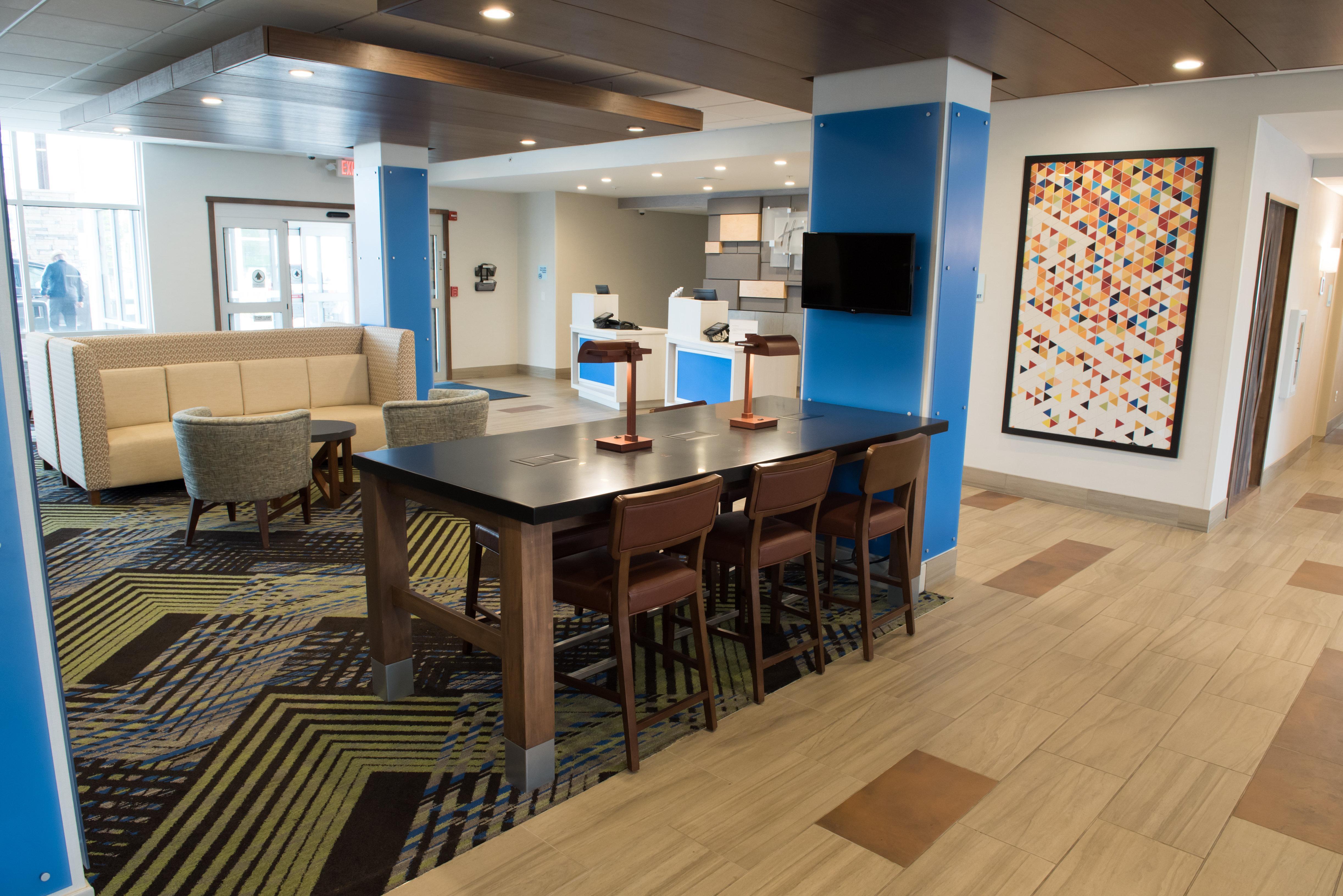 Holiday Inn Express & Suites - Dayton Southwest By Ihg Exterior photo